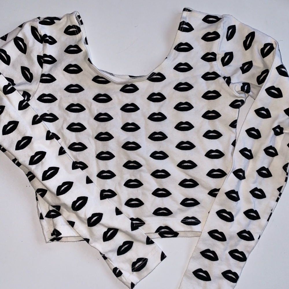 Lips Print Crop Top - Picture 2 of 3